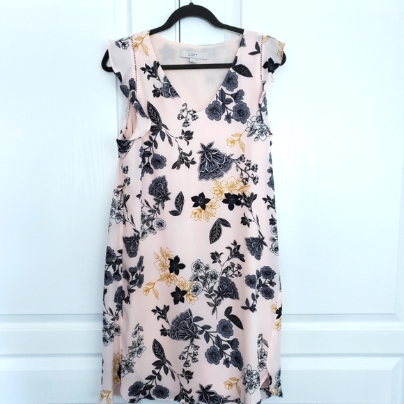 LOFT Dresses & Skirts - Loft Floral Short Dress Women's Size M Flutter sleeves V Neck